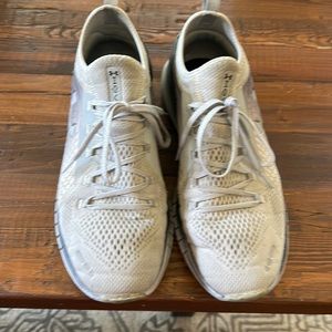 Men's Under armour tennis shoes